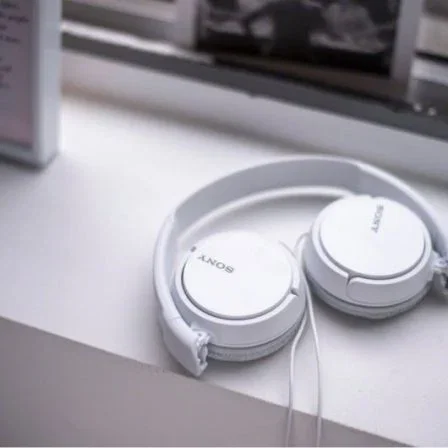Sony Auriculares MDRZX110APW Blancos con Micrófono, Diadema Circumaural Cerrada, Conexión Alámbrica Jack 3.5 mm Chapado en Oro Sony Auriculares MDRZX110APW Blancos con Micrófono, Diadema Circumaural Cerrada, Conexión Alámbrica Jack 3.5 mm Chapado en Oro